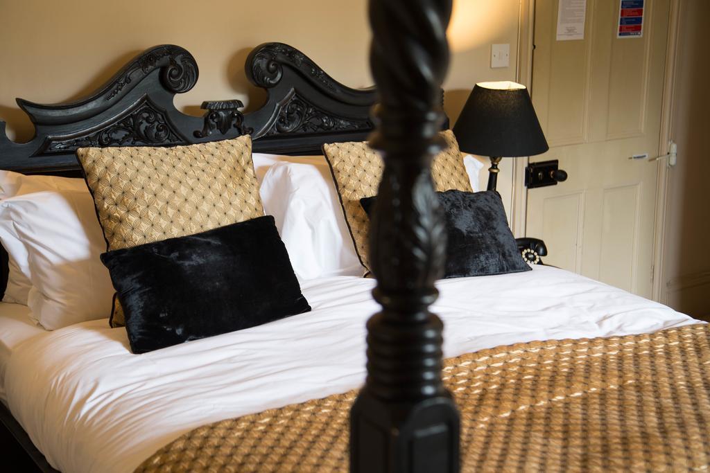 The Seagrave Arms Hotel Weston Subedge Szoba fotó