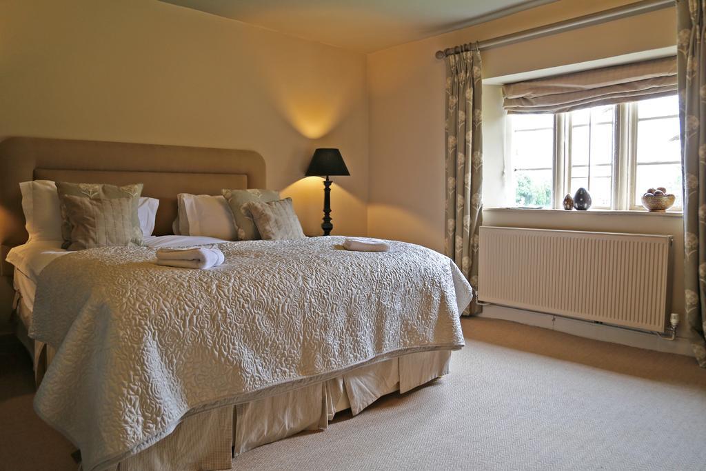 The Seagrave Arms Hotel Weston Subedge Szoba fotó